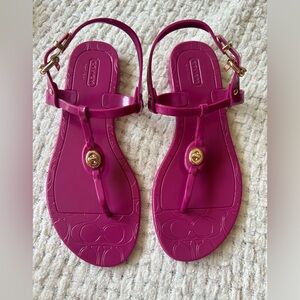 Coach Pier Jelly thong sandal raspberry pink. Size 6. Signature C logo. Buckle